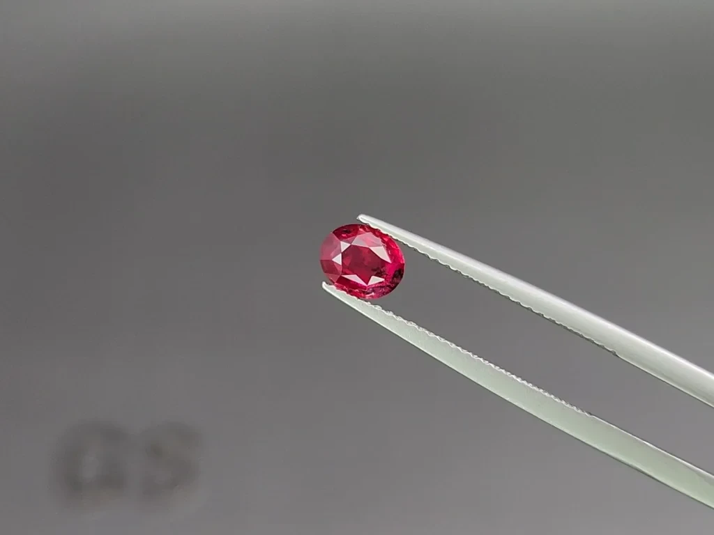 Unheated ruby Pigeon blood oval cut 1.04 carats, Mozambique 3