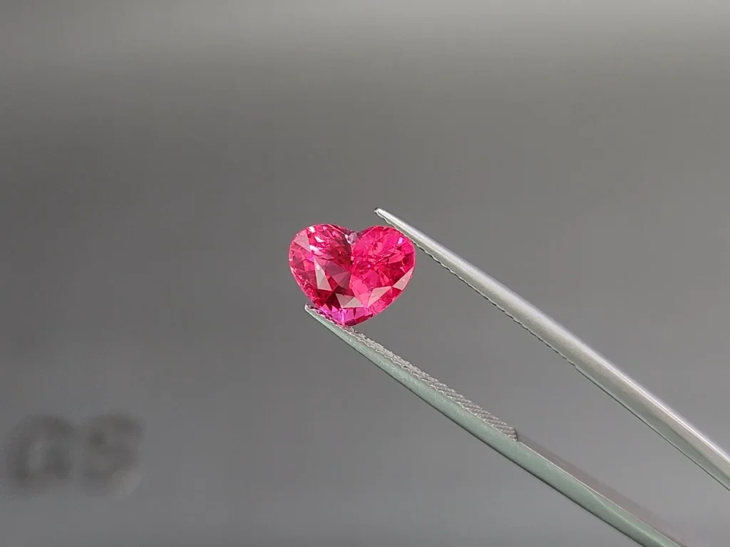 Vibrant Pink Red Mahenge spinel in heart shape 3.71 carats, Tanzania 3