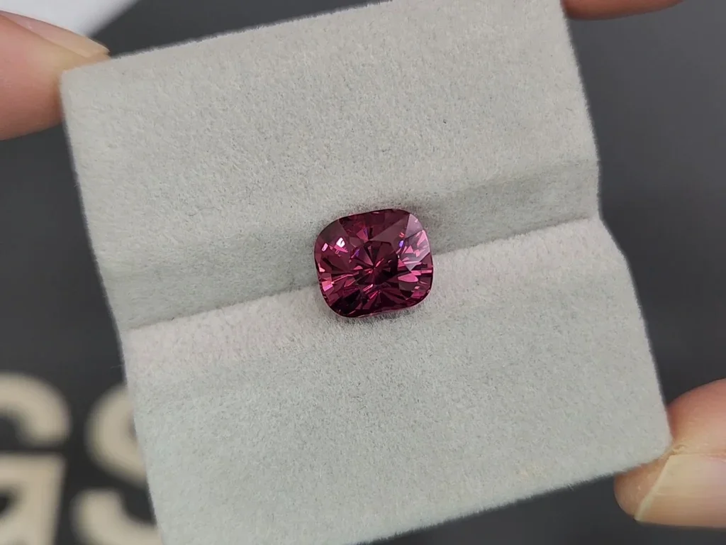 Vibrant purple-pink spinel in cushion cut 4.03 carats, Tanzania 4