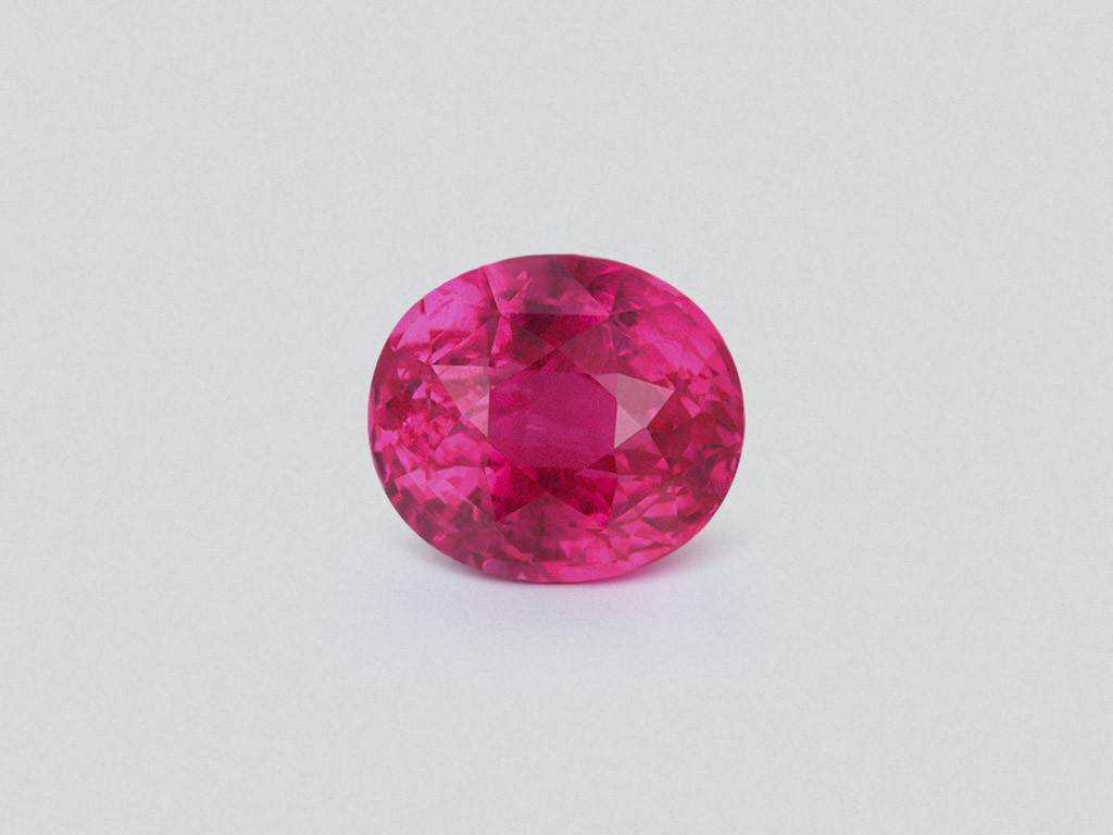 Vibrant vivid pink Mahenge spinel in oval cut 3.67 carats, Tanzania