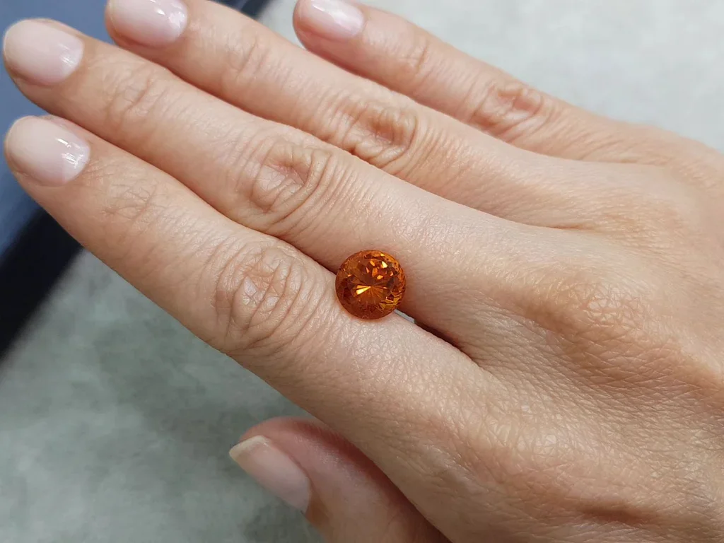 Vivid orange clinohumite 3.88 carats in round cut, Afghanistan 2