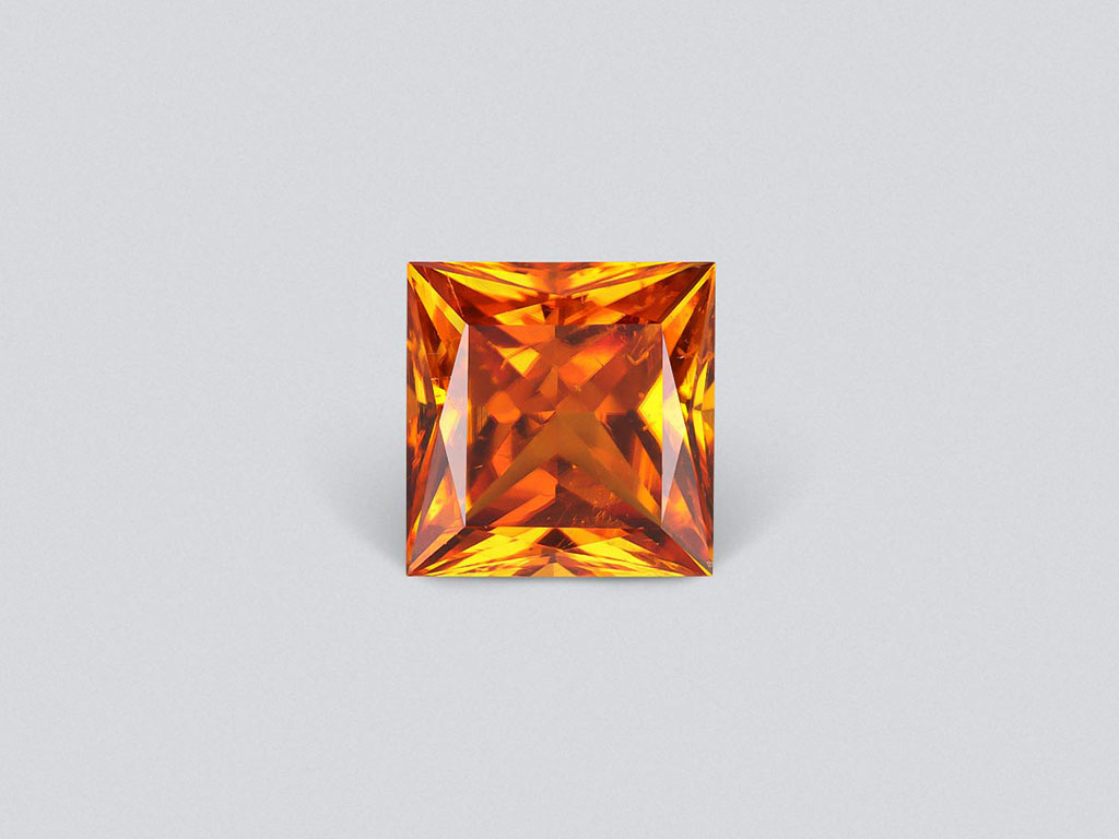 Vivid orange clinohumite in princess cut 3.80 ct, Afghanistan