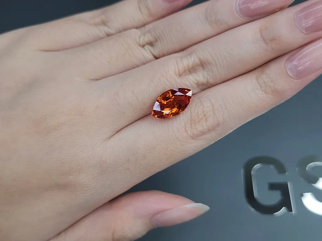 Vivid orange spessartine in marquise cut 6.90 carats, Africa 2