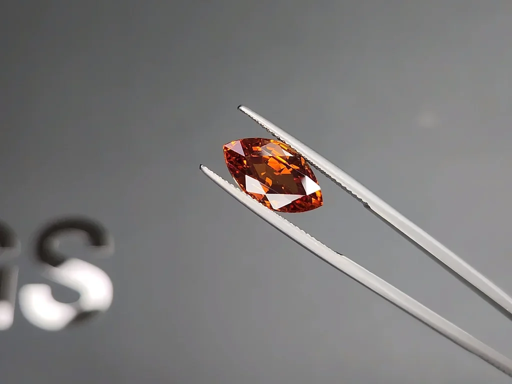 Vivid orange spessartine in marquise cut 6.90 carats, Africa 3
