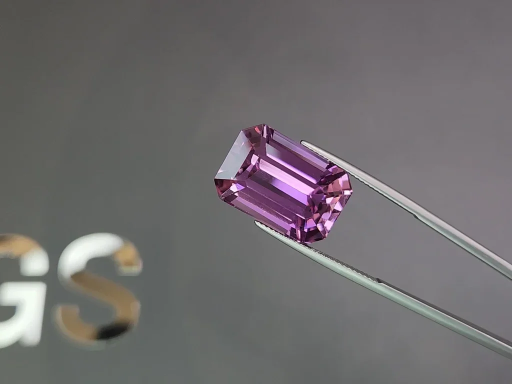 Vivid pink kunzite in octagon cut 24.32 carat, Afghanistan 3