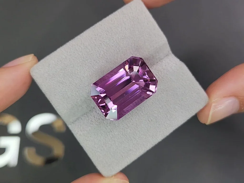 Vivid pink kunzite in octagon cut 24.32 carat, Afghanistan 4