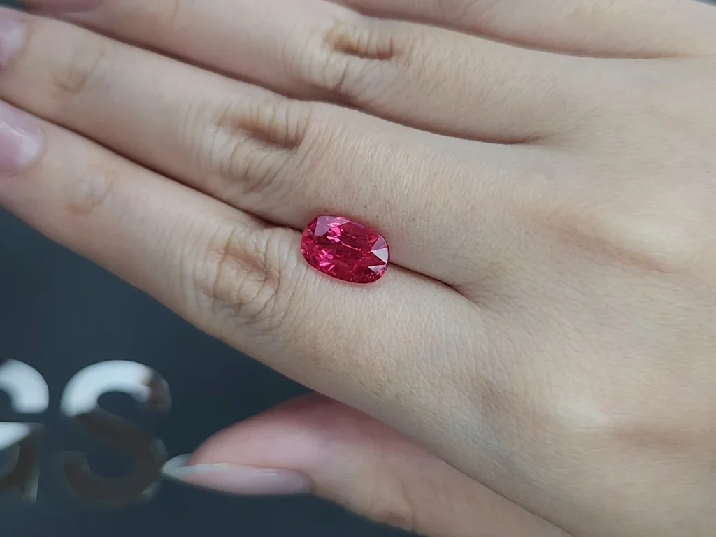 Vivid Red-Pink Mahenge spinel in cushion cut 4.12 carats, Tanzania 2