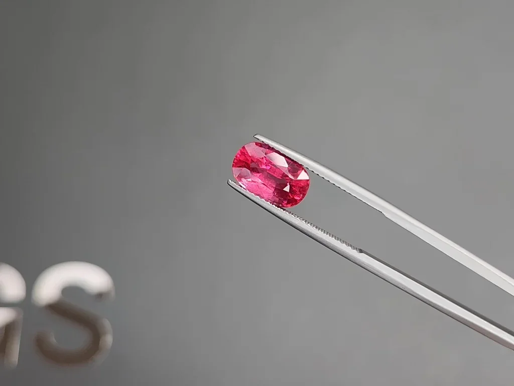 Vivid Red-Pink Mahenge spinel in cushion cut 4.12 carats, Tanzania 3