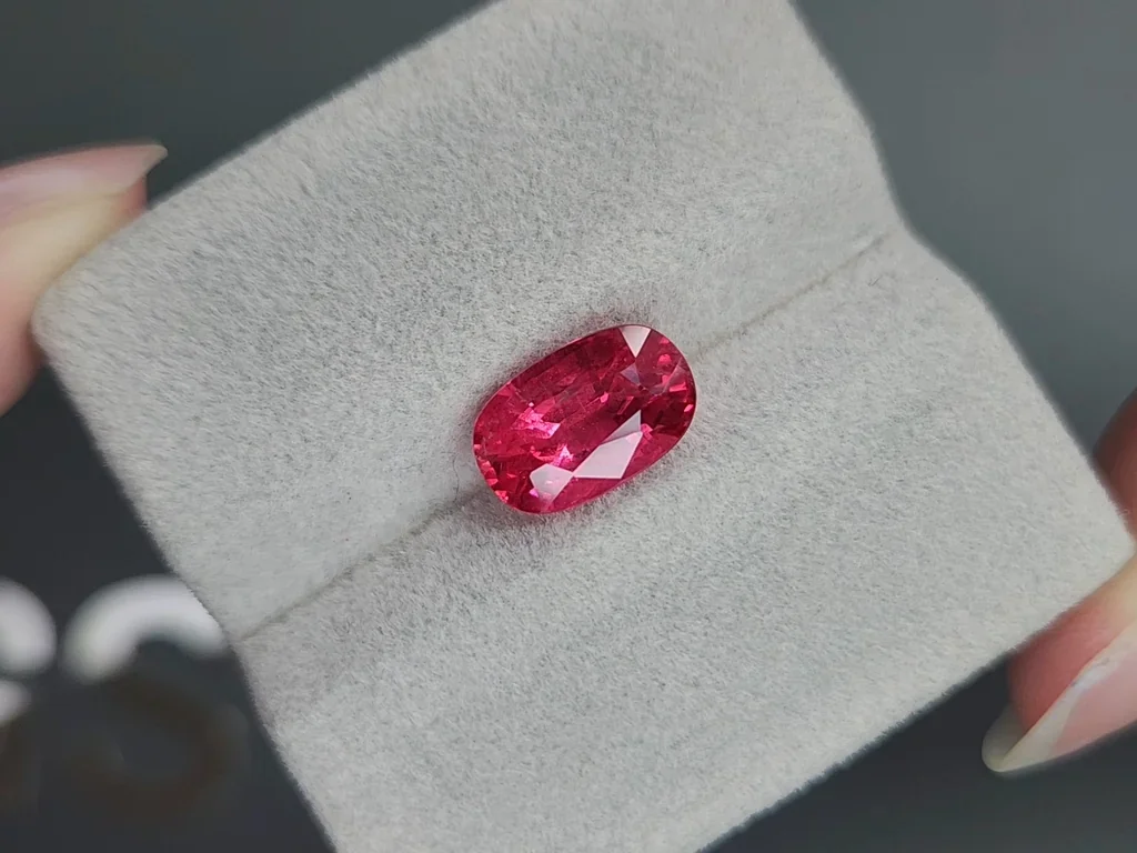 Vivid Red-Pink Mahenge spinel in cushion cut 4.12 carats, Tanzania 4