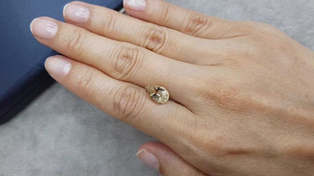 Yellow beryl in pear cut 2.36 carats, Nigeria 2