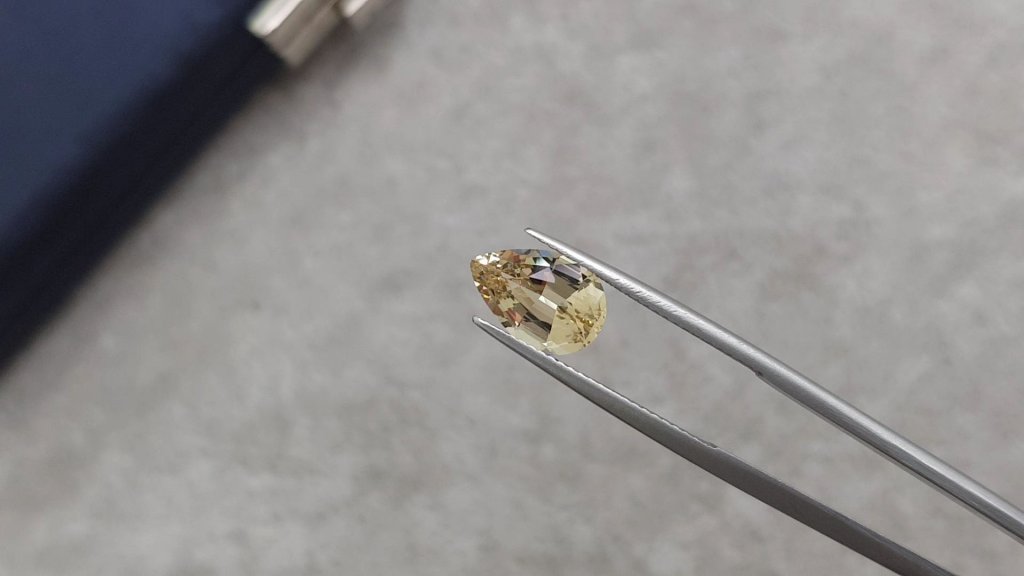 Yellow beryl in pear cut 2.36 carats, Nigeria 3