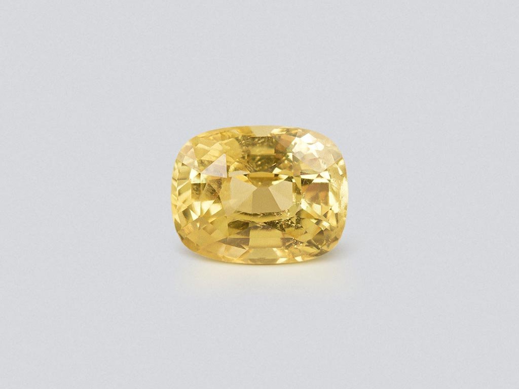 Yellow chrysoberyl in cushion cut 5.84 carats, Sri Lanka