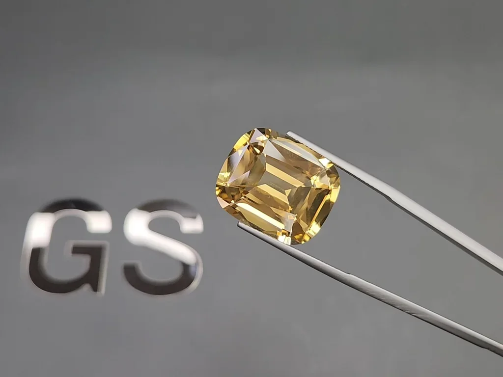 Yellow citrine precision cushion cut 17.00-19.00 carats, Africa 3