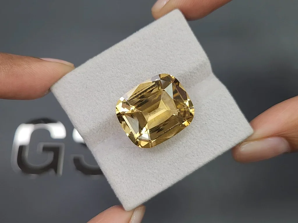 Yellow citrine precision cushion cut 17.00-19.00 carats, Africa 4