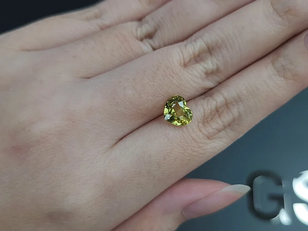Yellow-green chrysoberyl heart shape 2.06 carats, Madagascar 2