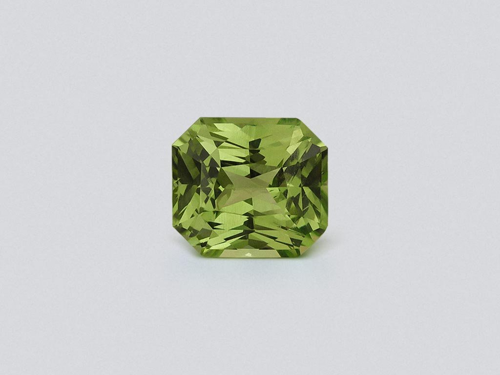 Yellow-green chrysoberyl in octagon cut 1.54 carats, Sri Lanka 5